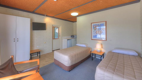 Motel Meneres - Accommodation in Bendigo 2