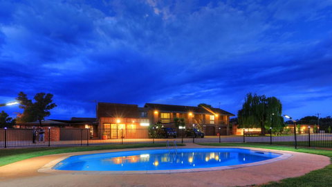 Motel Meneres - Accommodation in Bendigo 0