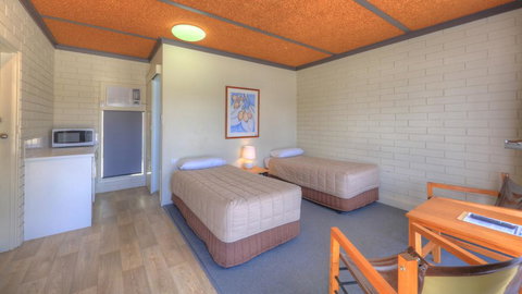 Motel Meneres - Accommodation in Bendigo 1
