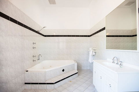 Captain Stirling Hotel - Accommodation in Bendigo 26