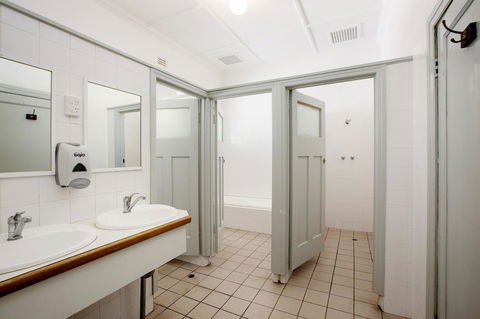Captain Stirling Hotel - Accommodation in Bendigo 10