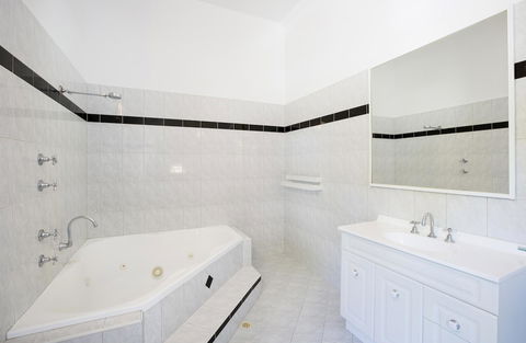 Captain Stirling Hotel - Accommodation in Bendigo 9