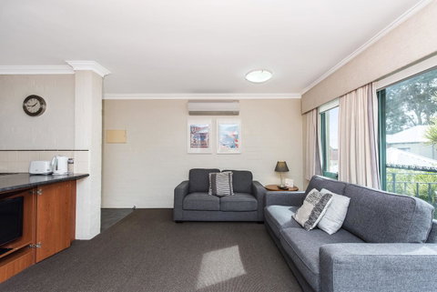 Subiaco Village 20 - Accommodation in Bendigo 4