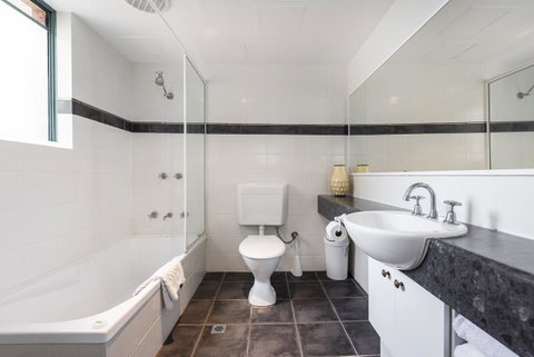 Subiaco Village 20 - Accommodation in Bendigo 15