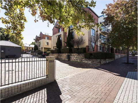 Subiaco Village 20 - Accommodation in Bendigo 19