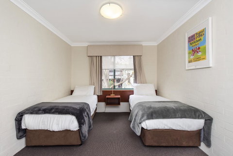 Subiaco Village 20 - Accommodation in Bendigo 13