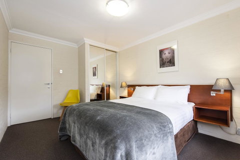 Subiaco Village 20 - Accommodation in Bendigo 12