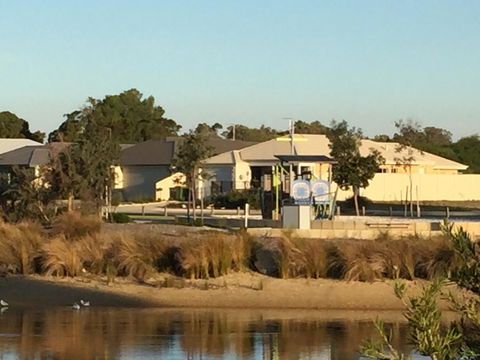 Lakeside Views - Accommodation in Bendigo 14