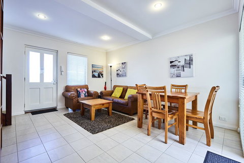 Fremantle Townhouse U/5 - Accommodation in Bendigo 4