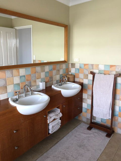 Mullaloo Beachfront Retreat - Accommodation in Bendigo 7