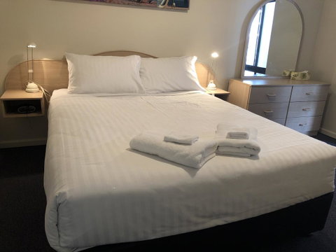 West Beach Lagoon 202 - Quiet & Ground Floor! - Accommodation in Bendigo 3