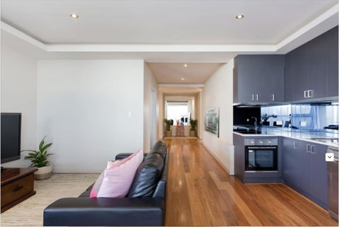 Adele's Luxury South Beach Apartment With King Bed - Accommodation in Bendigo 12