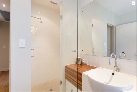Adele's Luxury South Beach Apartment With King Bed - Accommodation in Bendigo 16