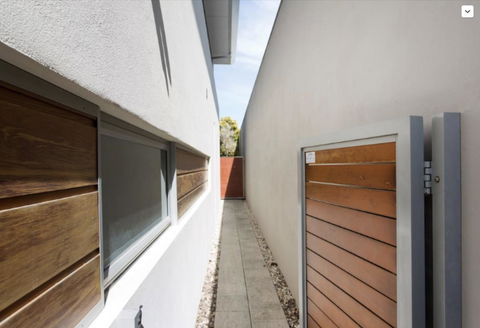 Adele's Luxury South Beach Apartment With King Bed - Accommodation in Bendigo 22