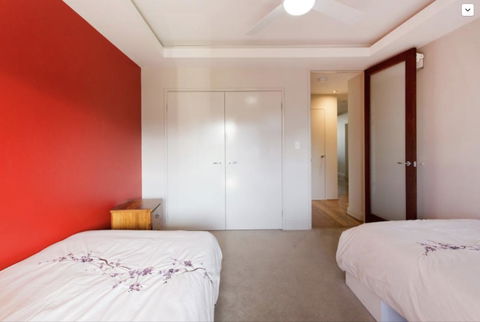 Adele's Luxury South Beach Apartment With King Bed - Accommodation in Bendigo 8