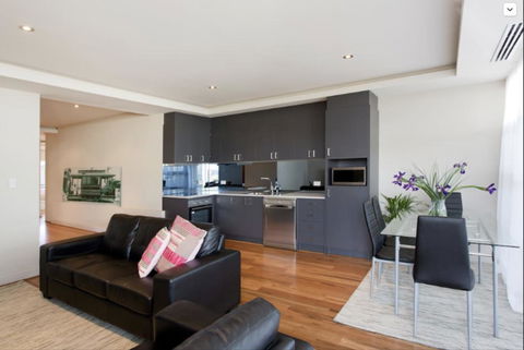 Adele's Luxury South Beach Apartment With King Bed - Accommodation in Bendigo 10