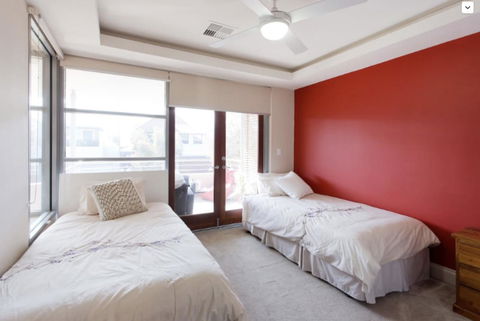 Adele's Luxury South Beach Apartment With King Bed - Accommodation in Bendigo 7