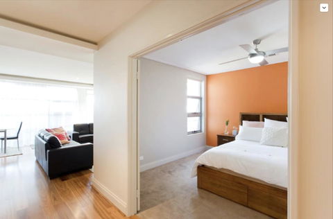 Adele's Luxury South Beach Apartment With King Bed - Accommodation in Bendigo 4