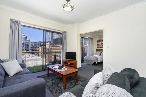 Oversized Eastend Sleeps 6 Free PARKING+POOL WIFI - Accommodation in Bendigo 0