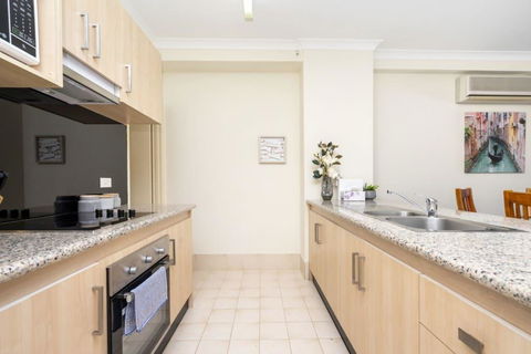 Oversized Eastend Sleeps 6 Free PARKING+POOL WIFI - Accommodation in Bendigo 35