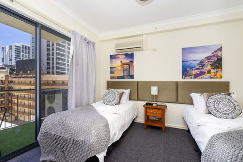 Oversized Eastend Sleeps 6 Free PARKING+POOL WIFI - Accommodation in Bendigo 1