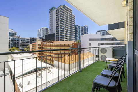 Oversized Eastend Sleeps 6 Free PARKING+POOL WIFI - Accommodation in Bendigo 20