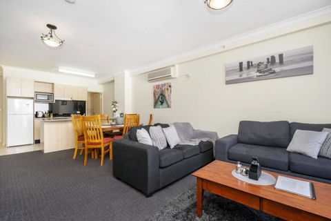 Oversized Eastend Sleeps 6 Free PARKING+POOL WIFI - Accommodation in Bendigo 33