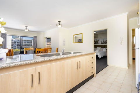 Oversized Eastend Sleeps 6 Free PARKING+POOL WIFI - Accommodation in Bendigo 39