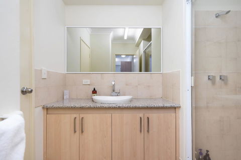 Oversized Eastend Sleeps 6 Free PARKING+POOL WIFI - Accommodation in Bendigo 26
