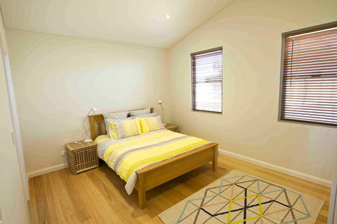 Sunny Blinco Street House - Accommodation in Bendigo 8