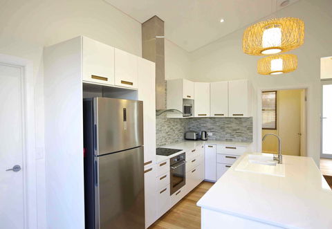 Sunny Blinco Street House - Accommodation in Bendigo 5