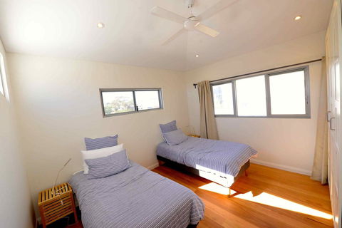 Sunny Blinco Street House - Accommodation in Bendigo 10