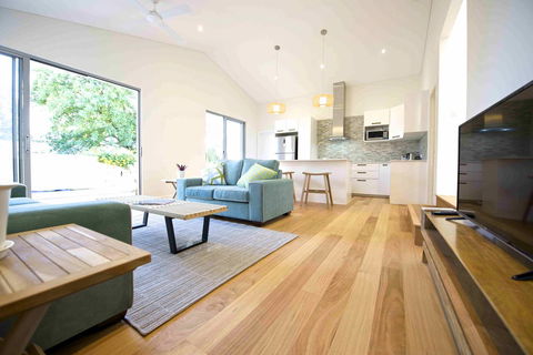 Sunny Blinco Street House - Accommodation in Bendigo 1