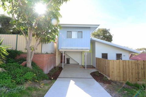 Sunny Blinco Street House - Accommodation in Bendigo 13