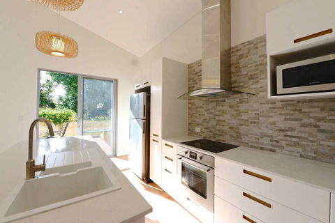 Sunny Blinco Street House - Accommodation in Bendigo 3