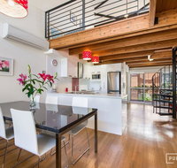 Spacious Central Townhouse - Accommodation in Bendigo