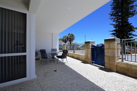 Studio Style Mindarie Marina - Accommodation in Bendigo 12
