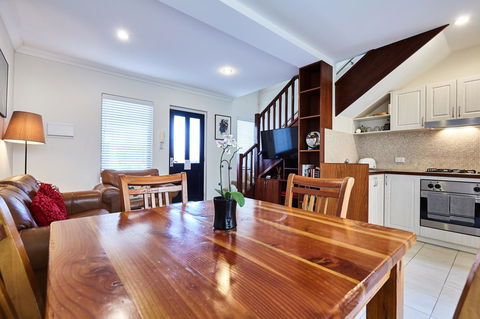 Fremantle Townhouse Unit 6 - Accommodation in Bendigo 0