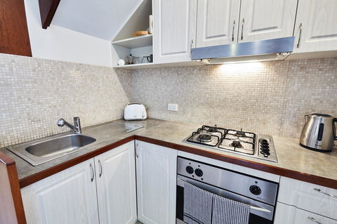 Fremantle Townhouse Unit 6 - Accommodation in Bendigo 4