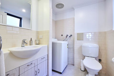 Fremantle Townhouse Unit 6 - Accommodation in Bendigo 3