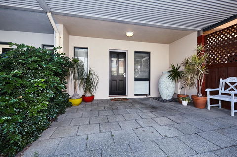 Fremantle Townhouse Unit 6 - Accommodation in Bendigo 11