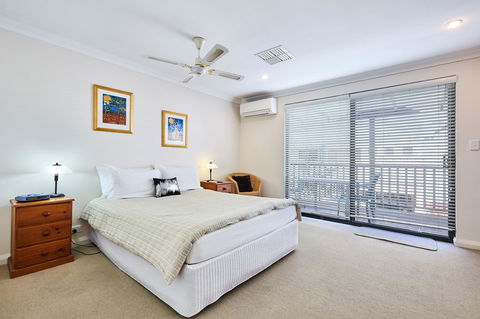 Fremantle Townhouse Unit 6 - Accommodation in Bendigo 8
