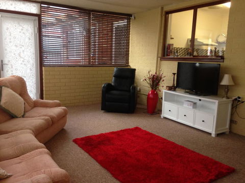 â˜… Stylish Family Home! â˜… - Accommodation in Bendigo 3