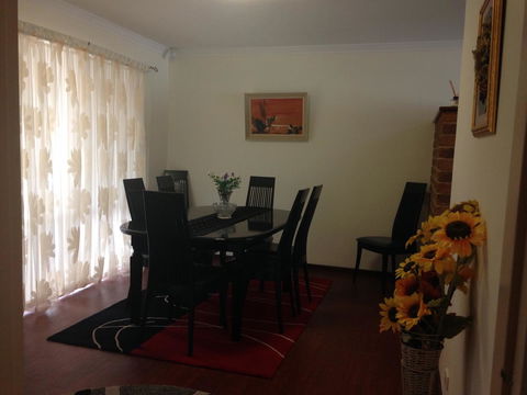 â˜… Stylish Family Home! â˜… - Accommodation in Bendigo 8