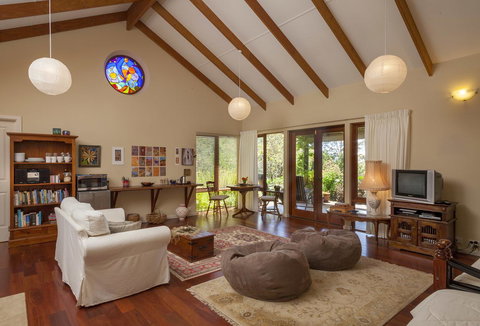 Innisfree Mountain Retreat - Accommodation in Bendigo 2