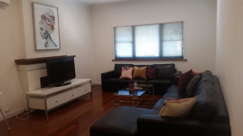 Leisurely Manor - Spacious Three Bedroom Home In Fremantle - Accommodation in Bendigo 5