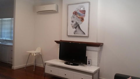 Leisurely Manor - Spacious Three Bedroom Home In Fremantle - Accommodation in Bendigo 6
