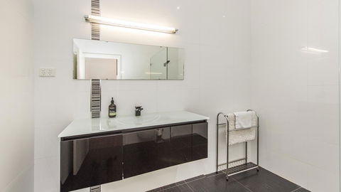 Leisurely Manor - Spacious Three Bedroom Home In Fremantle - Accommodation in Bendigo 18