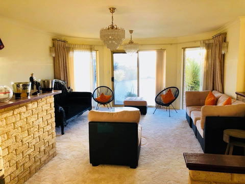 LA ANCHOR ON THE CANALS (MANDURAH) - Accommodation in Bendigo 1