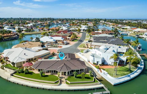 LA ANCHOR ON THE CANALS (MANDURAH) - Accommodation in Bendigo 0